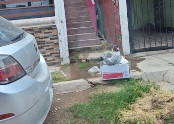 ¡Ya tienen más de un mes! Ciudadanos denuncian aguas negras en la colonia Palos Verdes