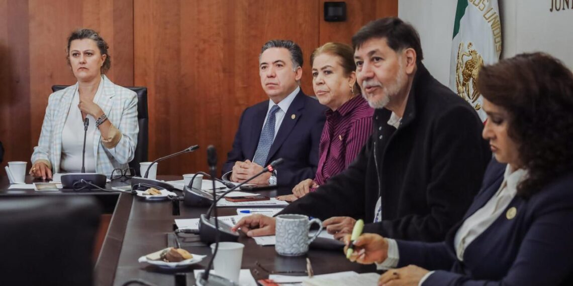 Enrique Inzunza Cázarez participa en reunión previa en el Senado de la República