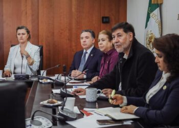 Enrique Inzunza Cázarez participa en reunión previa en el Senado de la República