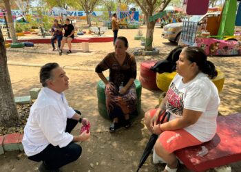 Senador Enrique Inzunza dialoga con vecinos de Chulavista en Asamblea Informativa