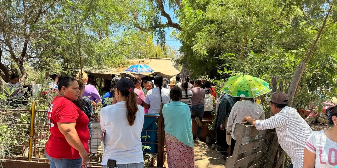 DIF El Fuerte entrega 456 despensas y agua embotellada a familias en situación de vulnerabilidad en El Carricito