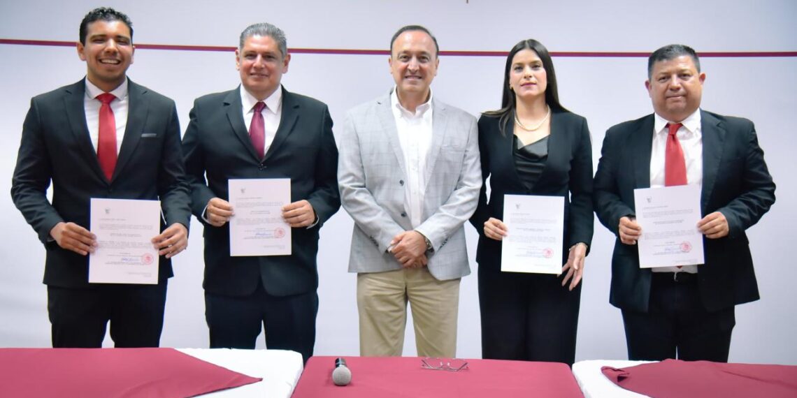 Antonio Menéndez toma protesta a nuevos titulares del Ayuntamiento de Ahome