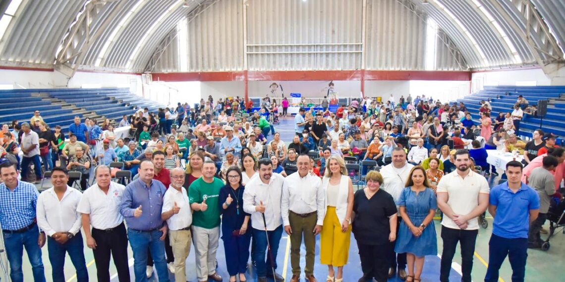 Personas con discapacidad se benefician con sillas de ruedas especiales y servicios médicos gratuitos