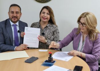 Ante alarmante aumento de riesgos digitales, diputados del PAN proponen regular uso de celulares en escuelas