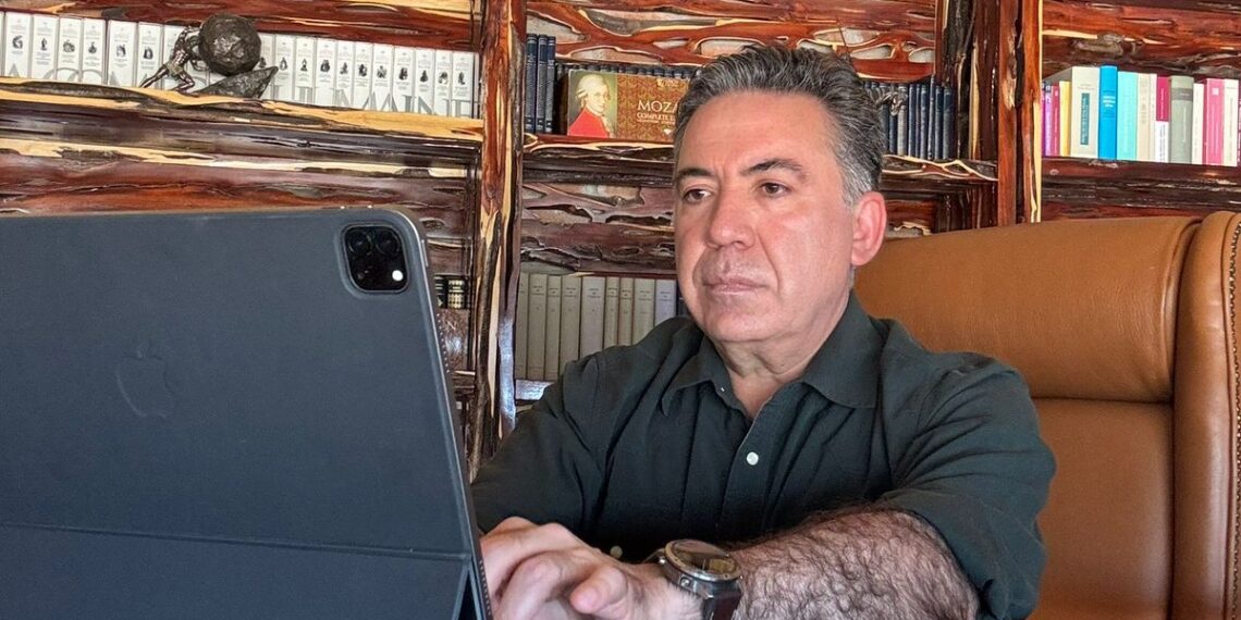 Senador Enrique Inzunza alista dictámenes para próximo periodo extraordinario en el Senado