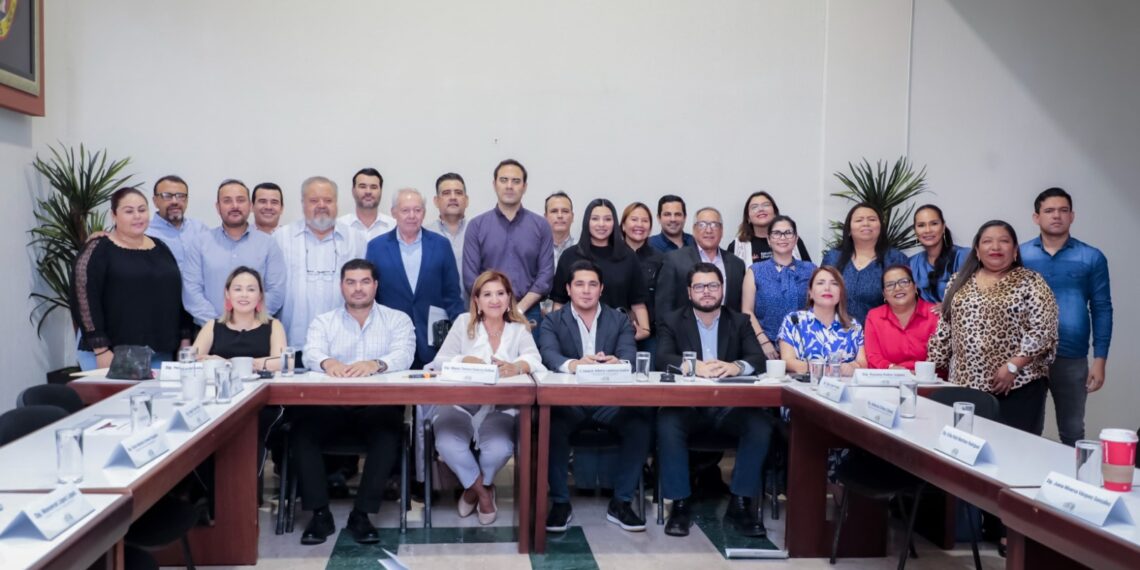 En apego a transparencia y rendición de cuentas, secretarios de Finanzas y Obras informan a diputados avances del crédito autorizado