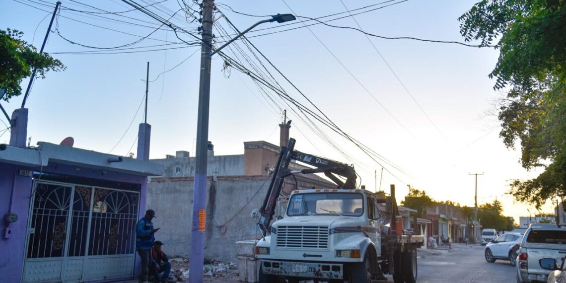 Ahome recupera alumbrado público y parques con acciones de limpieza, cableado y rehabilitación