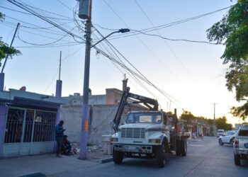 Ahome recupera alumbrado público y parques con acciones de limpieza, cableado y rehabilitación