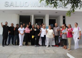 Salud Municipal instala módulos de distribución de suero para prevenir deshidrataciones y golpes de calor