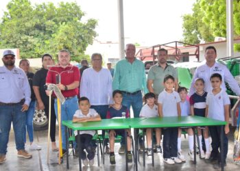 Alcalde Gildardo Leyva refuerza su compromiso con la educación en la sindicatura de Mochicahui.