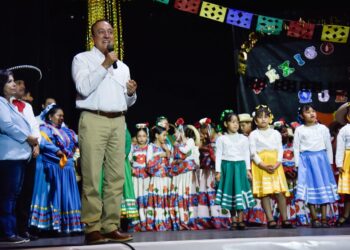 Antonio Menéndez participa en actividad de fin de curso con alumnos de La Arrocera