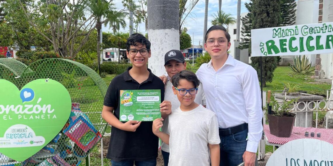 Se instala en Palacio Municipal contenedor para reciclaje de papel, cartón y tapas plásticas