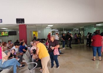 Denuncian deficiencias en atención médica y administrativa en clínica del ISSSTE de Los Mochis