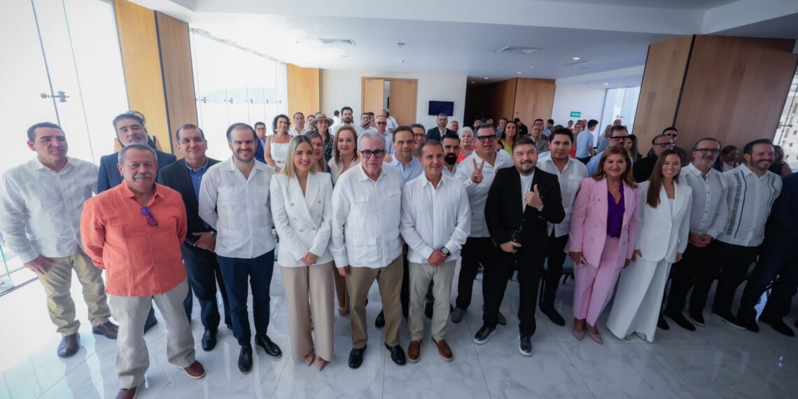 Gobernador Rocha Moya reconoce el alto sentido social y democrático de la radio y televisión