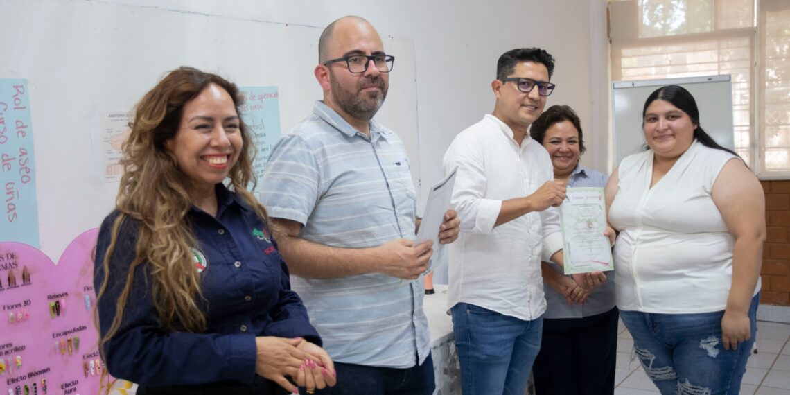 Se gradúan alumnas del curso de Aplicación de Uñas Postizas en Aguaruto
