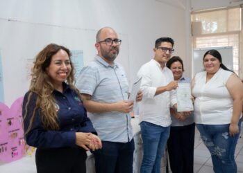 Se gradúan alumnas del curso de Aplicación de Uñas Postizas en Aguaruto