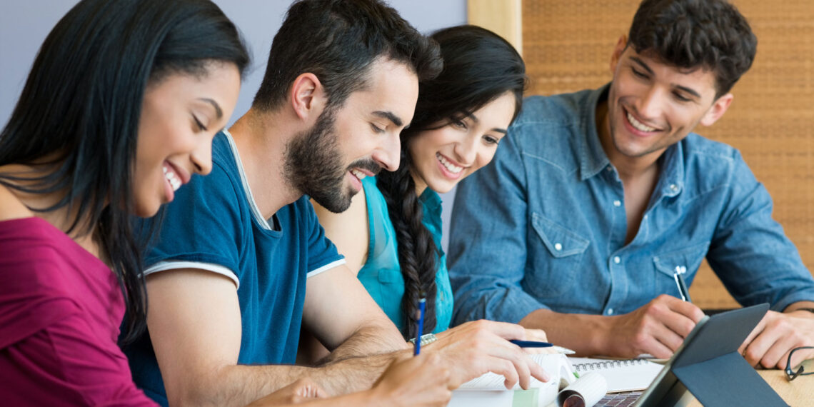 Más de 7 mil aspirantes presentan examen de admisión en la UAdeO