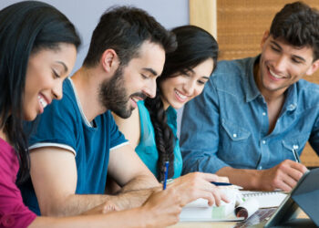 Más de 7 mil aspirantes presentan examen de admisión en la UAdeO