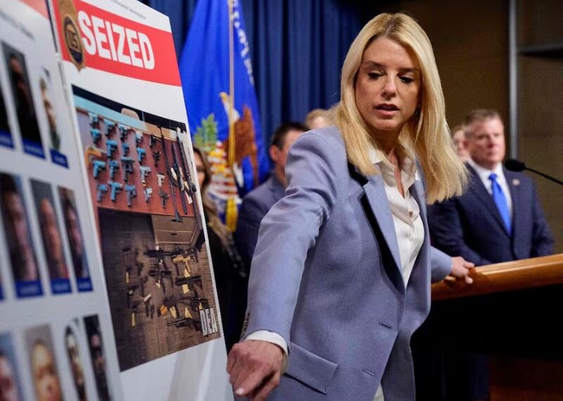 “No está muy informada”: Sheinbaum tras calificativos de fiscal Bondi sobre México