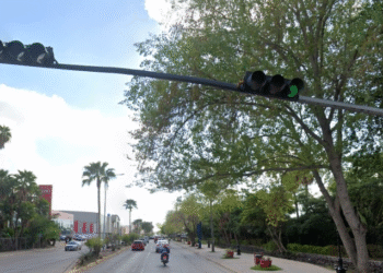 Evalúan reubicación de semáforo en bulevar Antonio Rosales para reducir accidentes por alcance