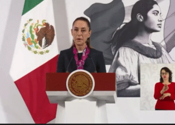 Presidenta Claudia Sheinbaum firma decretos para facilitar la movilidad de maestras y maestros y para congelar la edad de jubilación