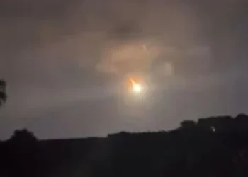¿Meteorito? Captan objeto luminoso en el cielo de Nuevo León