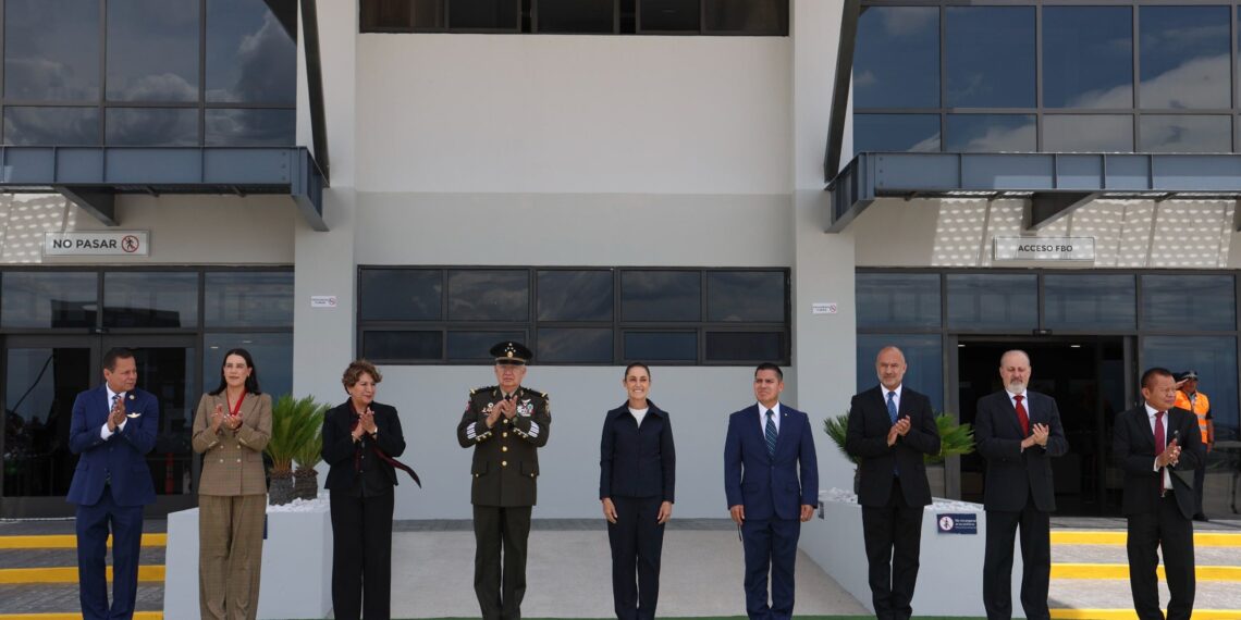 Mexicana de aviación es el mensaje de que México quiere volar alto con justicia, orgullo y soberanía logística: Presidenta Claudia Sheinbaum recibe primer aeronave Embraer e195-e2