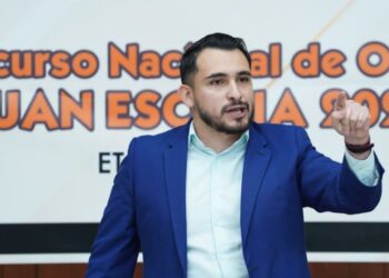 Alfredo Brambila Soto, orgullo sinaloense rumbo a la final del mundial de oratoria en español