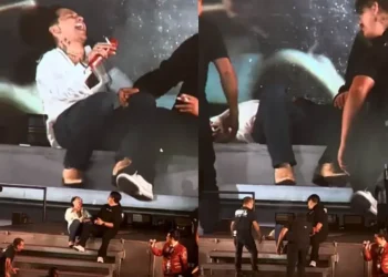 ¿Estaba ebrio? Nodal se recuesta en pleno show y enciende las redes