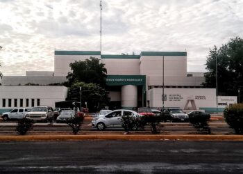 Muere hombre afuera del Hospital General de Los Mochis; Salud niega abandono