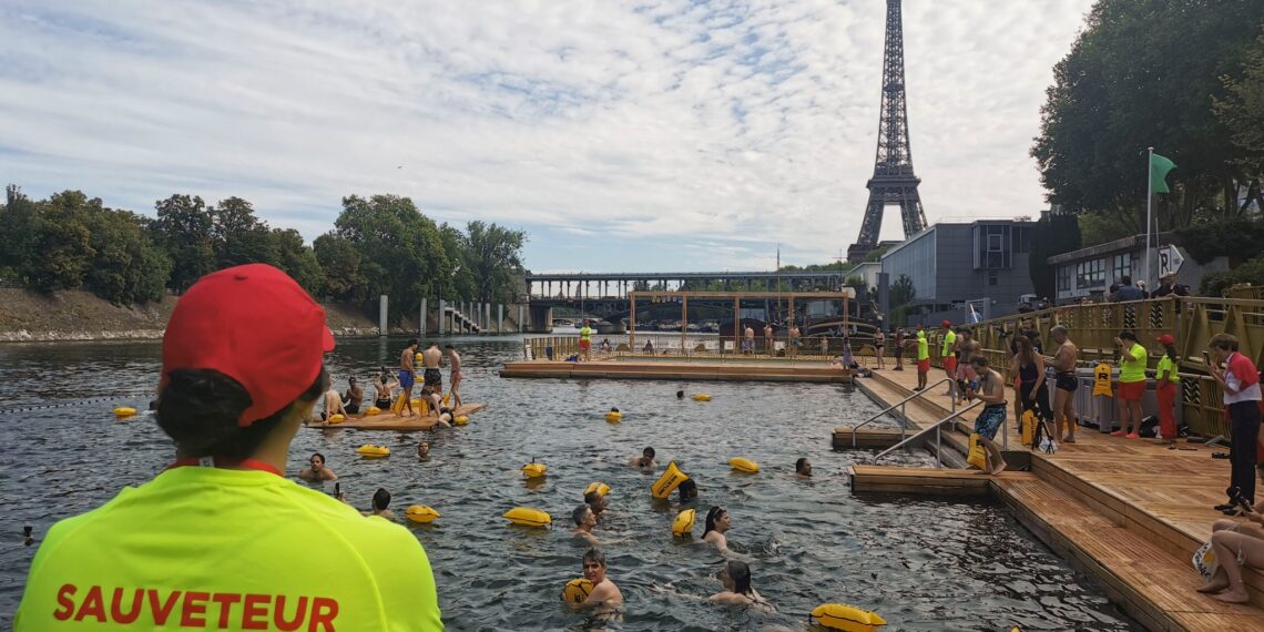 París reabre el río Sena al público para nadar, por primera vez en más de un siglo
