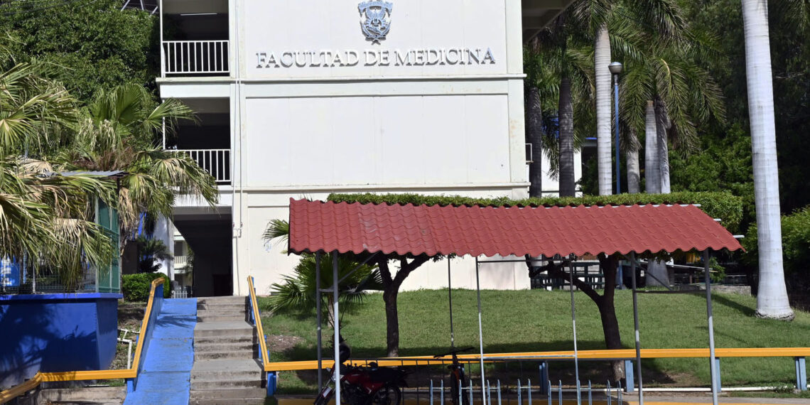 Como parte de la cobertura universal la Facultad de Medicina de la UAS está próxima a abrir el grupo A
