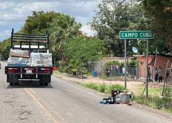 Abandonan hielera con restos humanos en la carretera La 20, en Culiacán