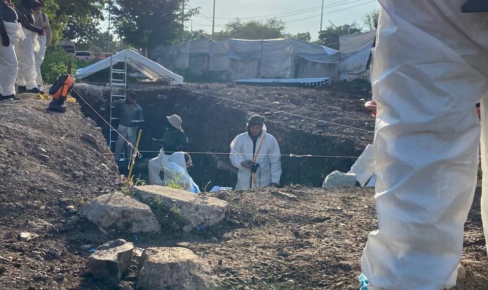 Recuperan primeros cinco cuerpos en la Fosa 1 del panteón “21 de Marzo”; serán resguardados para identificación humana