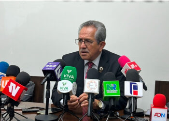 Diputado de Morena defiende uso de uniforme neutro: “No es imposición, es libertad”