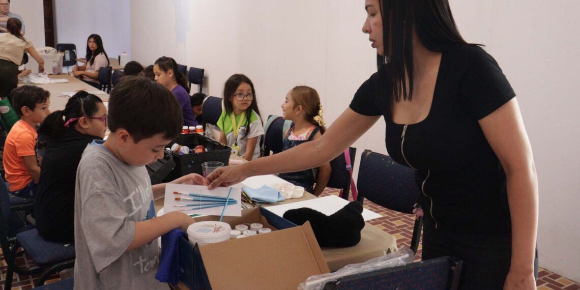 La Casa de la Cultura de la UAS da la bienvenida a decenas de niñas y niños al taller “Pintando el Verano” 2025