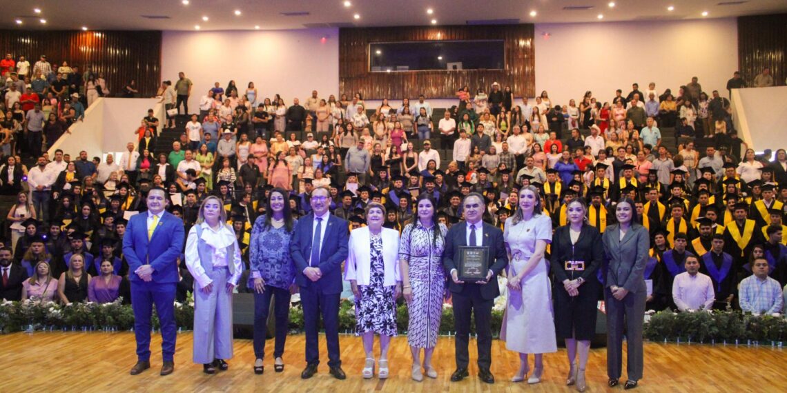 Reconoce el Rector de la UAS Jesús Madueña Molina a nuevos egresados de la FCEA y Extensión Sinaloa de Leyva