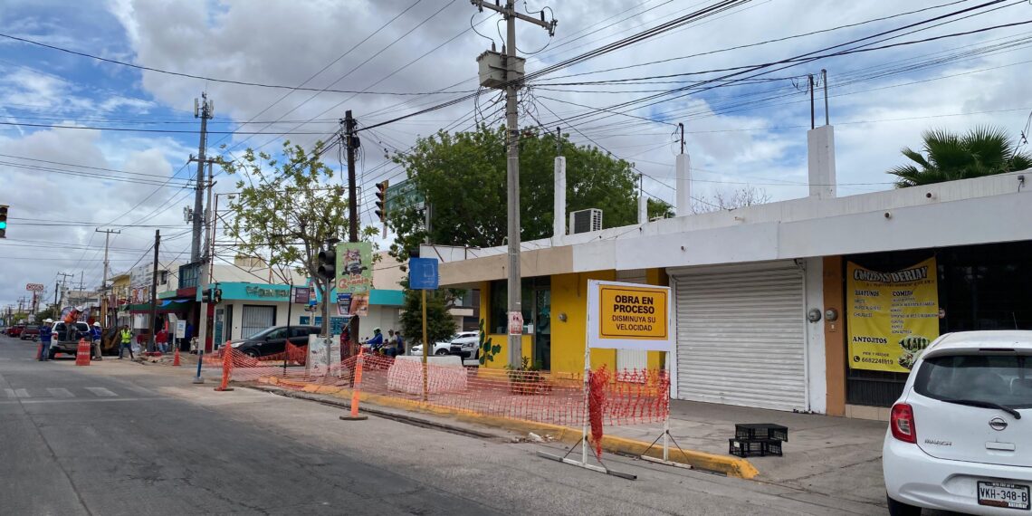 Cierran tramo vial por reparaciones en Fraccionamiento El Parque, Ahome