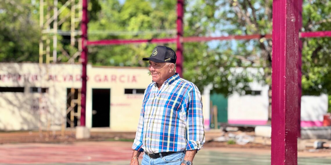 Alcalde Gildardo Leyva supervisa obras prioritarias en infraestructura deportiva y servicios básicos