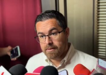 Accidente entre camión, grúa y auto deja 22 heridos en Culiacán