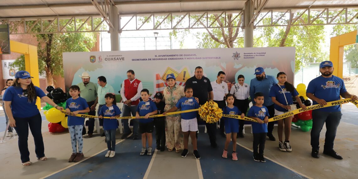 “Los policías son aliados, protectores”, la alcaldesa inaugura curso Patrullerita y Patrullerito