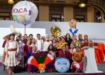 Se presenta la Guelaguetza 2025 en “la mañanera del pueblo”