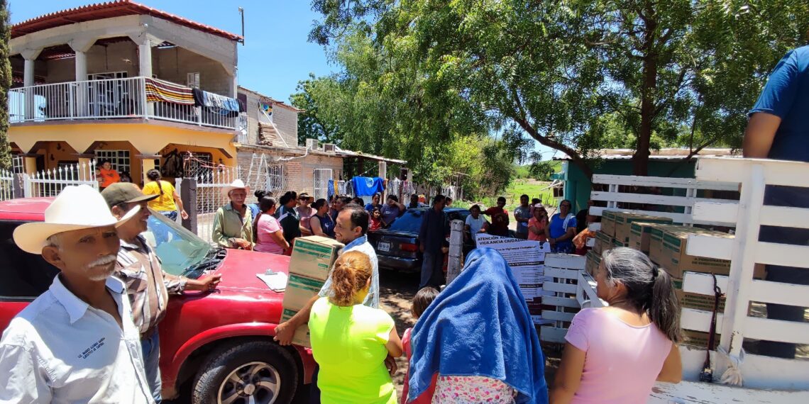 DIF El Fuerte entrega apoyos alimentarios a familias vulnerables en Arroyo de los Armenta