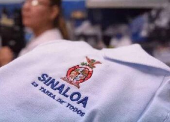 Es oficial: niñas y niños podrán elegir falda o pantalón en entrega de uniformes en Sinaloa