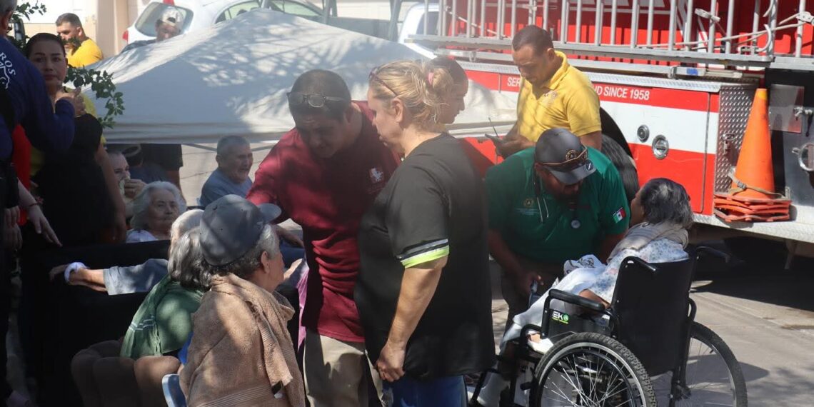 Emergencia en asilo: 18 adultos mayores sufren intoxicaciones por incendio en Culiacán
