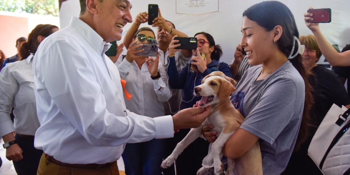 Margarita y sus cachorras: una historia de amor que inspira el cuidado animal en Ahome