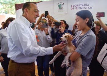 Margarita y sus cachorras: una historia de amor que inspira el cuidado animal en Ahome
