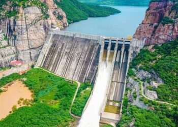 Inicia desfogue controlado de la presa Huites para generar energía eléctrica