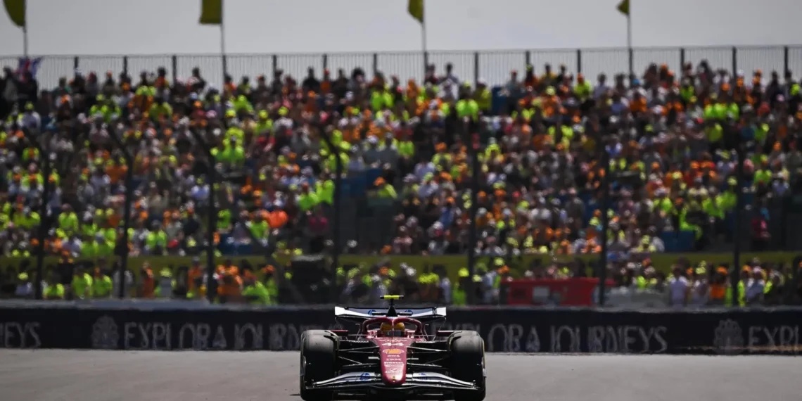 Hamilton lidera, por delante de los McLaren, el primer libre del GP de Gran Bretaña