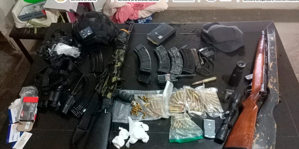 Autoridades federales detienen a nueve personas y aseguran droga, armas y vehículos en Sinaloa